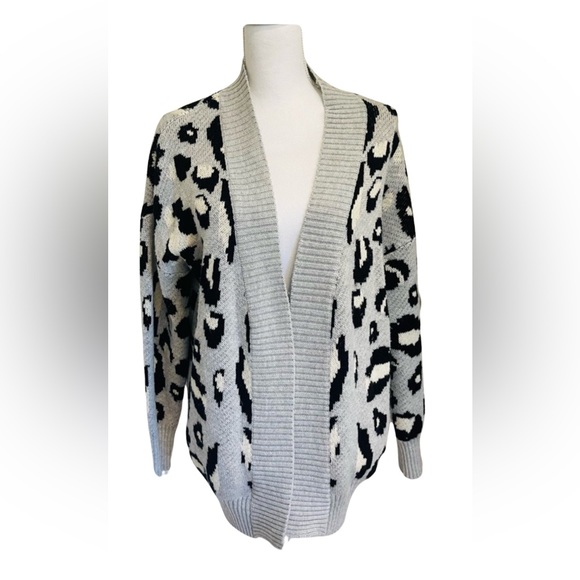 Filly Flair Sweaters - Very GUC Boutique Animal Print Cardigan Small